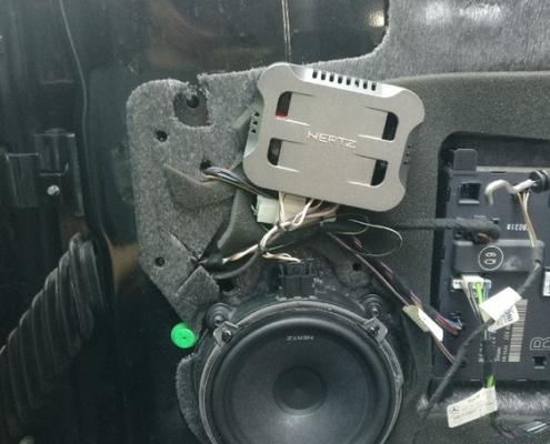 Installazione Woofer e Crossover lato passeggero